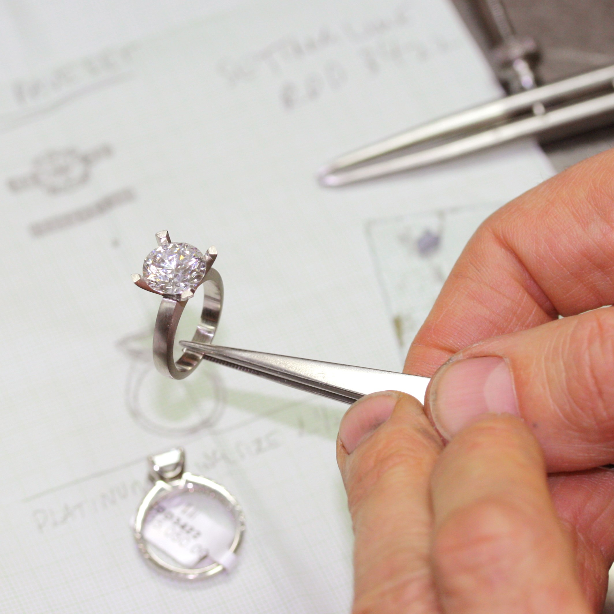 How to check rough diamonds at home 🏘️ 4 Ways To Identify A Raw Diamond 